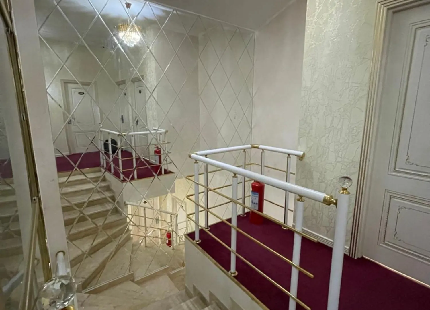 Grand Mirror Hotel Baku 4*,